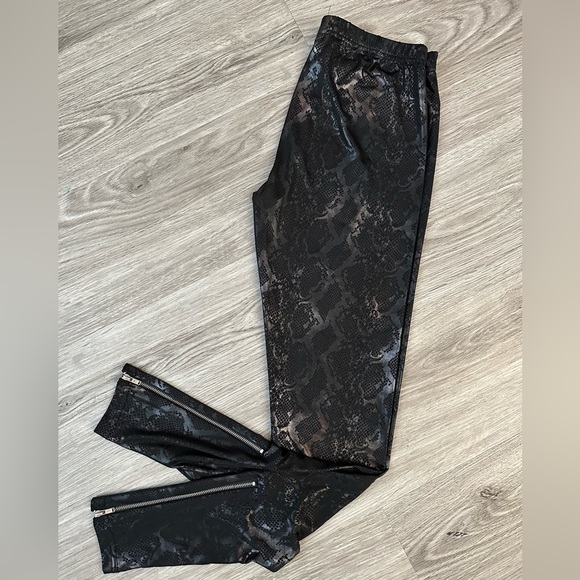 Snake Print Faux Leather Leggings NWOT - Picture 1 of 7
